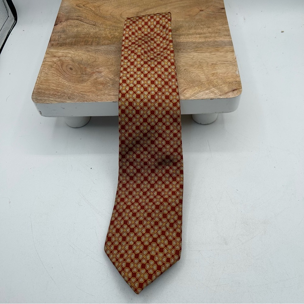 Elegant 100% Silk Men's Tie The Metropolitan Museum of Art Hearts